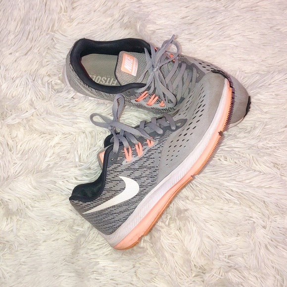 Gray Nike tennis shoes - Picture 2 of 3
